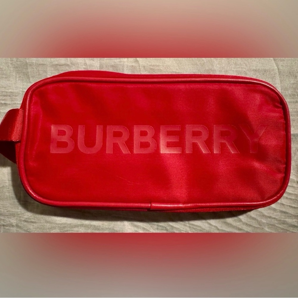 Burberry GWP✨❣️❤️Bold Red Toiletry Bag